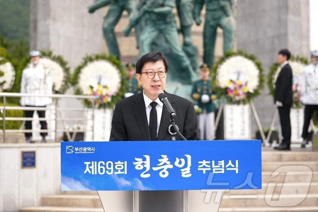 본문 이미지 - 박형준 부산시장이 6일 오전 제69회 현충일 추념식에서 기념사를 하고 있다.2024.6.6.(박형준 페이스북 갈무리)