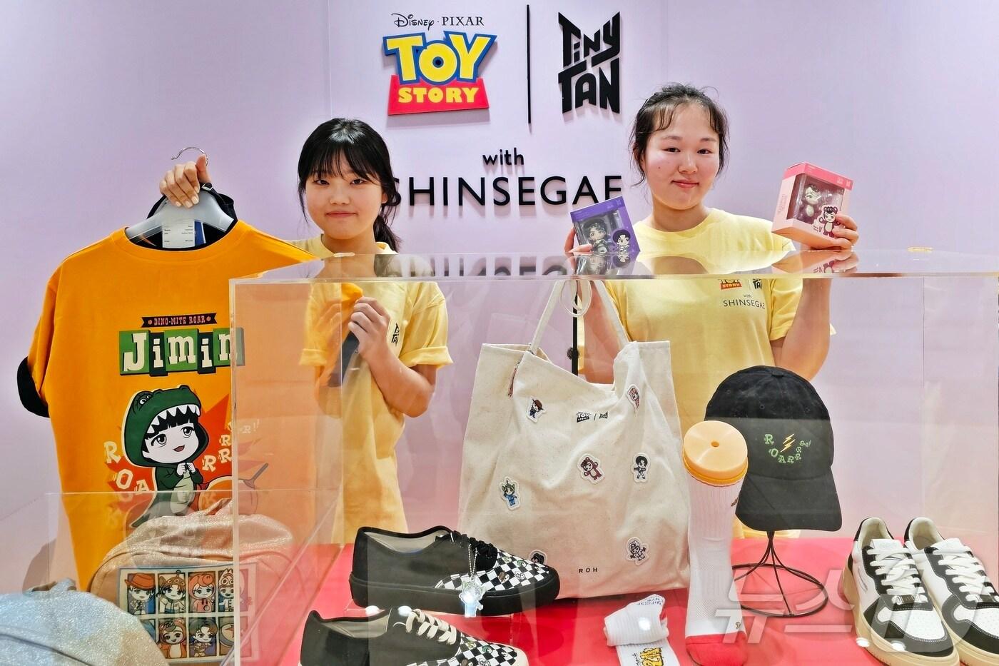 본문 이미지 - 7~20일 부산 신세계백화점 센텀시티 하이퍼스테이지에서  '토이스토리-타이니탄'(Toy Story TinyTAN) 팝업스토어가 열린다.(신세계 센텀시티 제공)