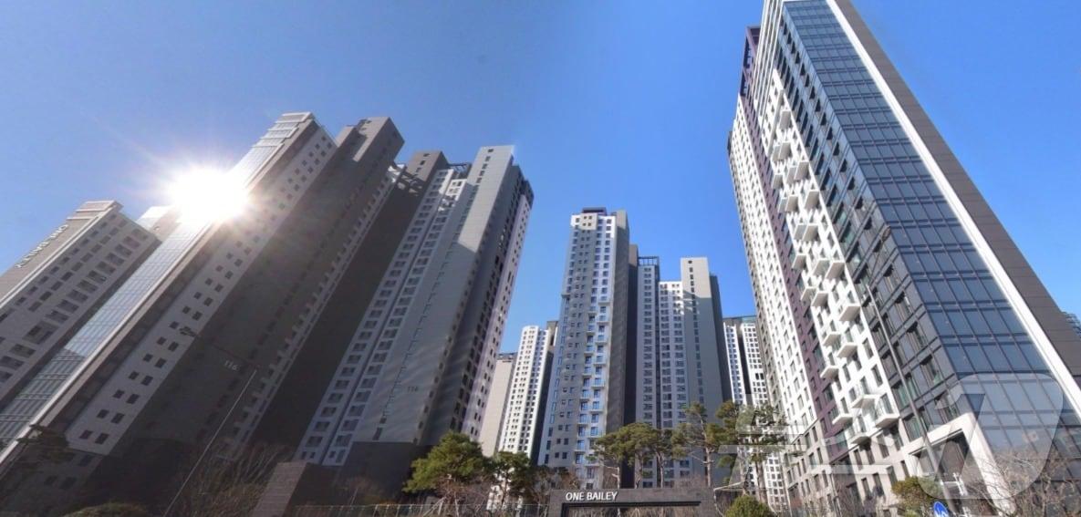 본문 이미지 - '래미안 원베일리' 네이버 지도뷰.