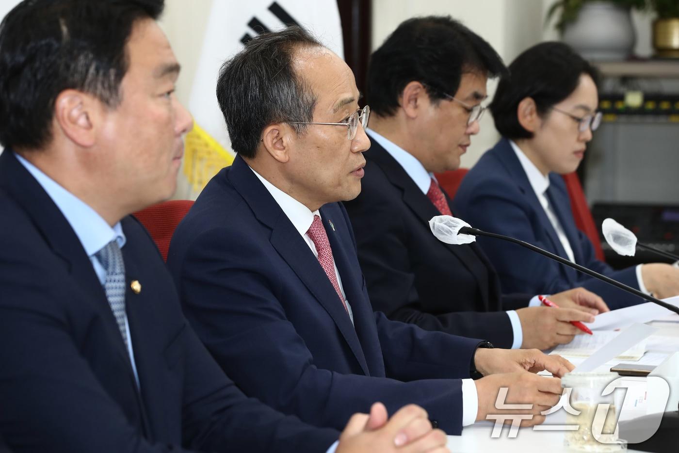 본문 이미지 - 추경호 국민의힘 원내대표가 7일 오후 서울 여의도 국회에서 기자간담회를 열고 더불어민주당이 국회 상임위별 위원 명단을 제출한것과 관련해 발언하고 있다. 2024.6.7/뉴스1 ⓒ News1 이광호 기자