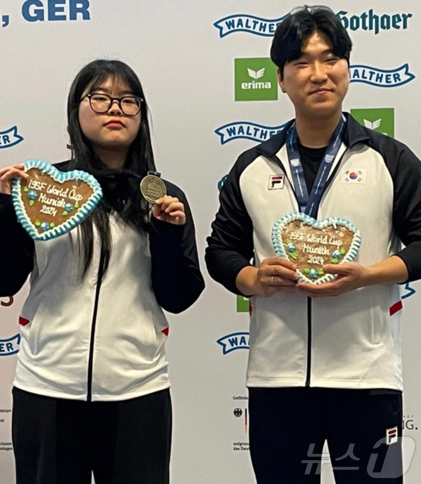 본문 이미지 - 사격대표팀 이원호(오른쪽)-오예진. (대한사격연맹 제공)