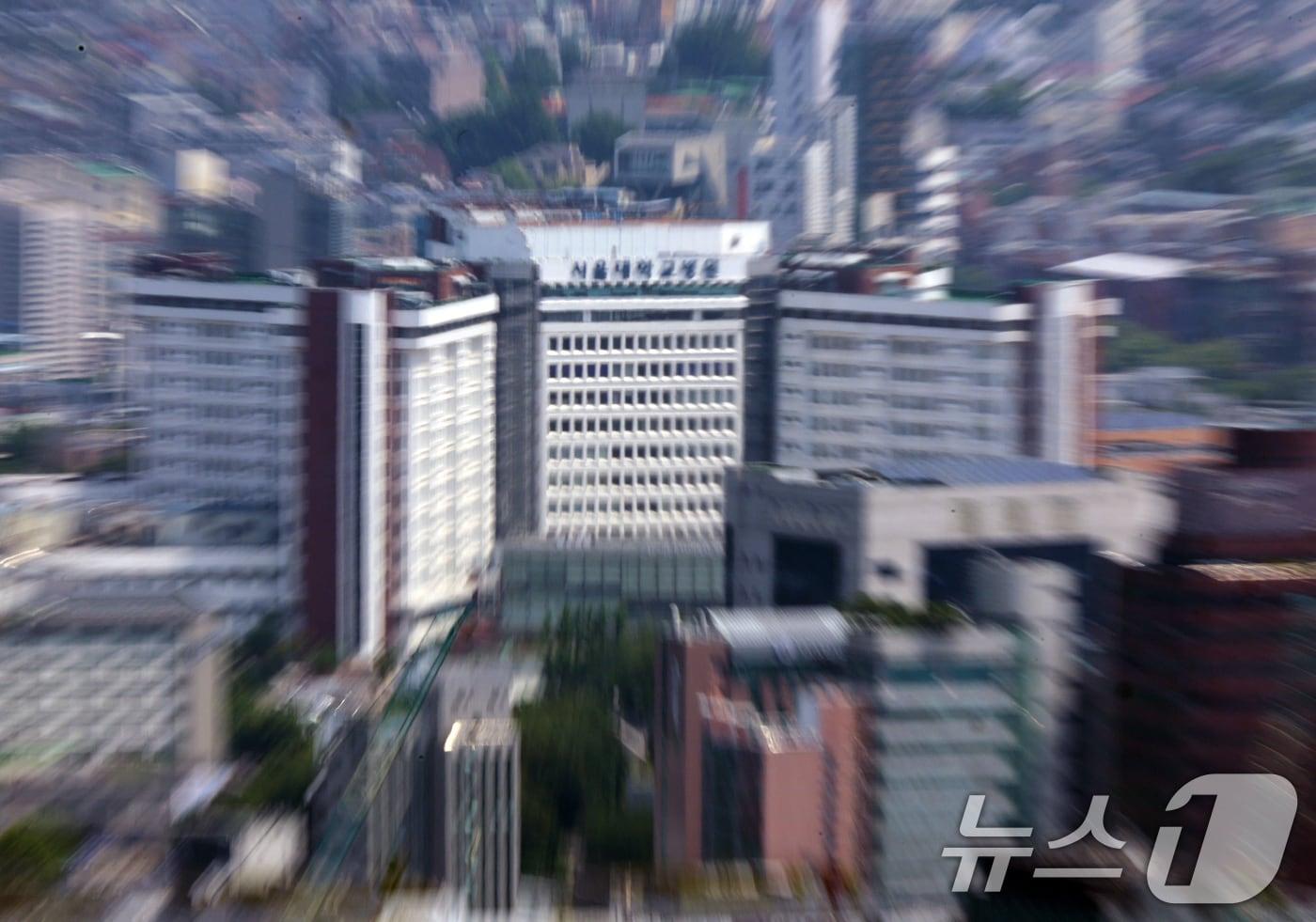 본문 이미지 - 서울 남산에서 바라본 서울 종로구 혜화동 서울대병원. ⓒ 뉴스1 김진환 기자