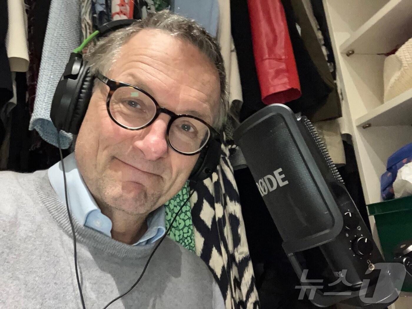 본문 이미지 - 영국의 칼럼니스트이자 방송인, 의학박사인 마이클 모슬리&#40;67&#41;.&#40;X 갈무리&#41;.