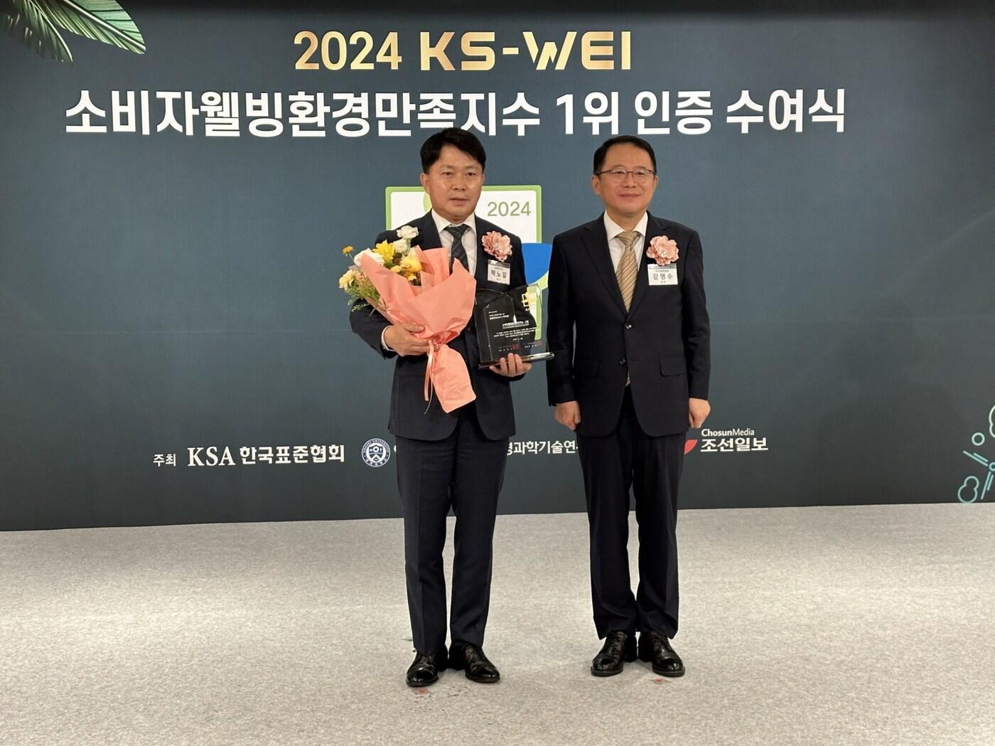 본문 이미지 - 박노길 일동후디스 이사, 강명수 한국표준협회 회장(일동후디스 제공)