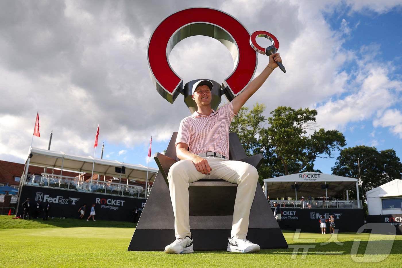 미국프로골프(PGA) 투어 로켓 모기지 클래식에서 정상에 오른 캐머런 데이비스. ⓒ AFP=뉴스1