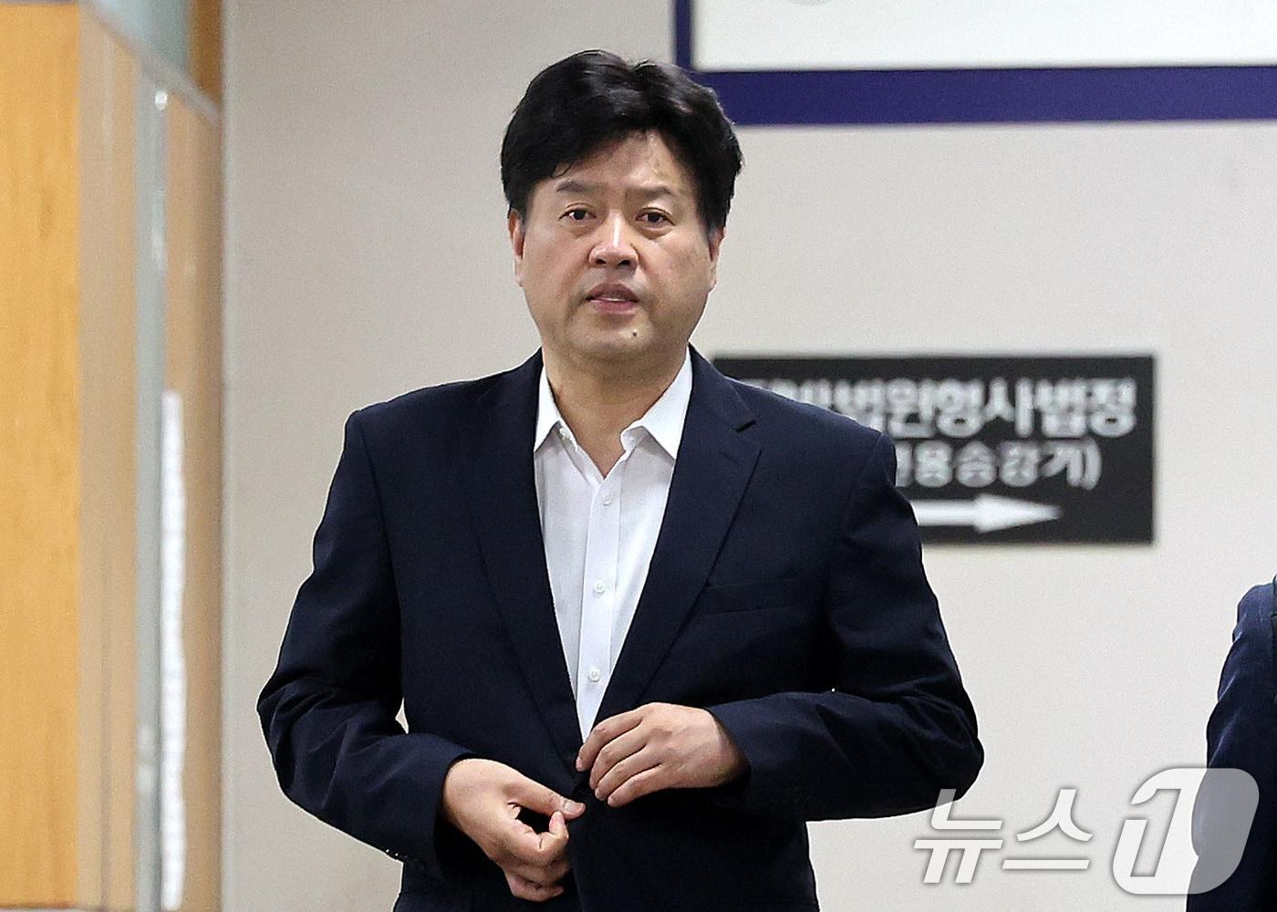 본문 이미지 - 김용 전 민주연구원 부원장이 1일 오전 서울 서초구 서울고등법원에서 열린 '불법 대선자금 수수 혐의'에 대한 2심 속행공판에 출석하고 있다. 2024.7.1/뉴스1 ⓒ News1 박지혜 기자