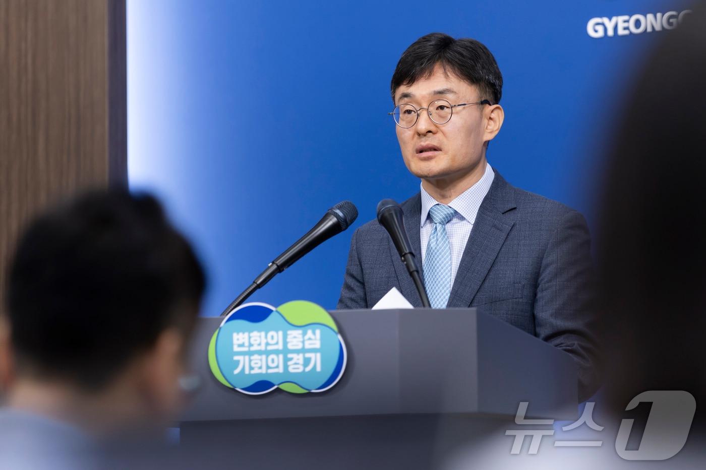 본문 이미지 - 1일 오전 경기도청 브리핑룸에서 김현곤 경제부지사가 K-컬처밸리 복합개발사업 관련 기자회견을 하고 있다.(경기도 제공)