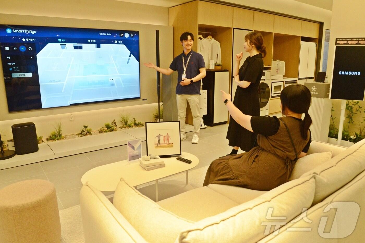 본문 이미지 - 롯데백화점 부산본점 삼성 AI 가전 매장(롯데백화점 부산본점 제공)