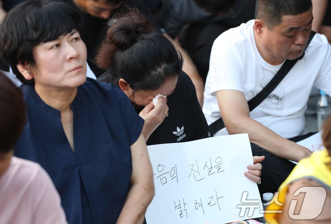 본문 이미지 - 지난 1일 오후 경기 화성시청 앞에서 '아리셀 중대재해 참사 시민 추모제'가 열리고 있다.ⓒ News1 김영운 기자