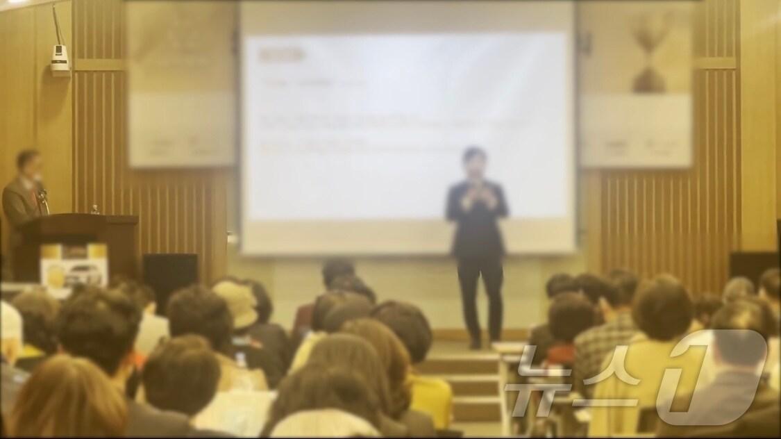 본문 이미지 - 골드바로 고수익을 보장한다며 투자자를 속여 167억원을 편취한 유사 수신업체가 경찰에 붙잡혔다. 이들은 더 많은 투자자를 유치하기 위해 전국을 돌며 호텔 등지에서 사업설명회를 개최하기도 했다.(울산경찰청제공)