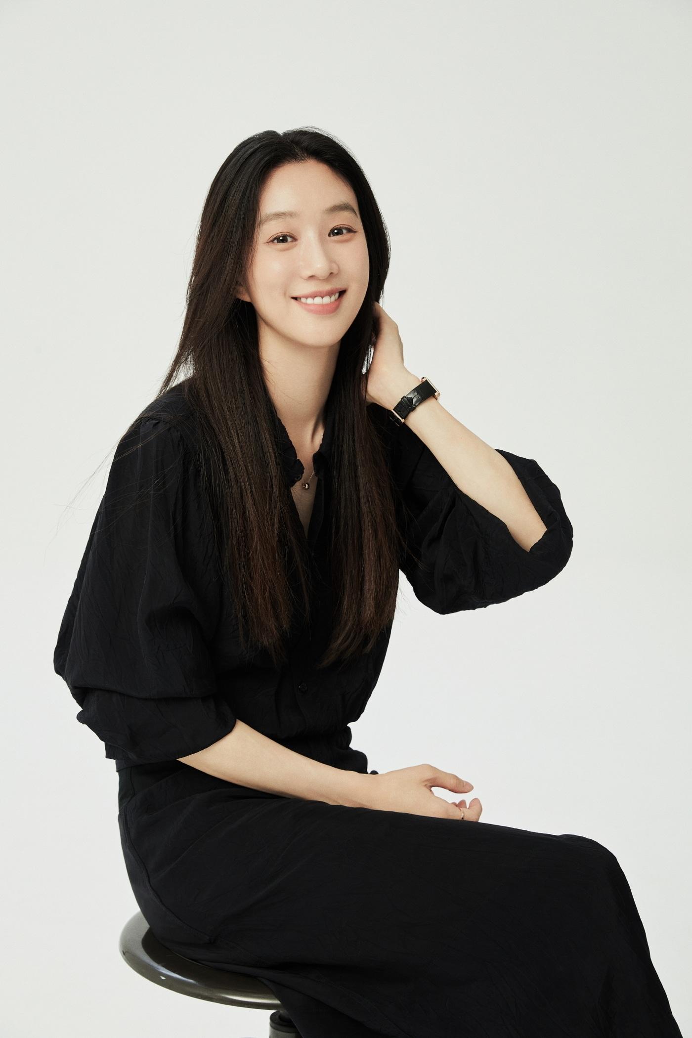 본문 이미지 - 배우 정려원 / 블리츠웨이스튜디오 제공