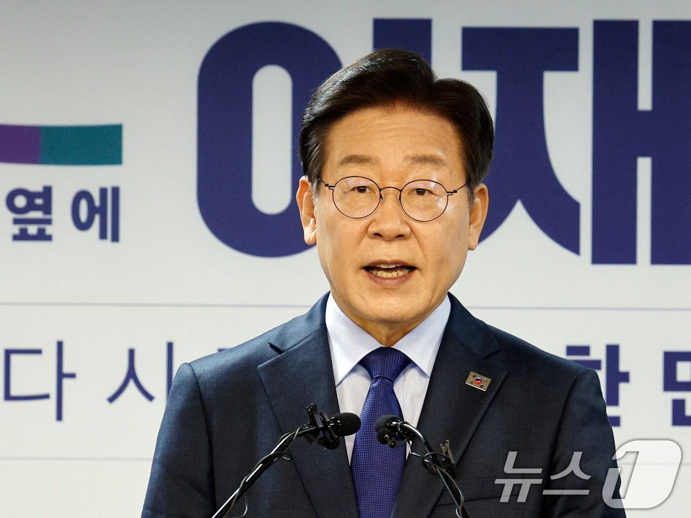 본문 이미지 - 이재명 더불어민주당 전 대표가 10일 서울 여의도 당사에서 8·18 전당대회 당 대표 출마를 선언하고 있다. 2024.7.10/뉴스1 ⓒ News1 안은나 기자