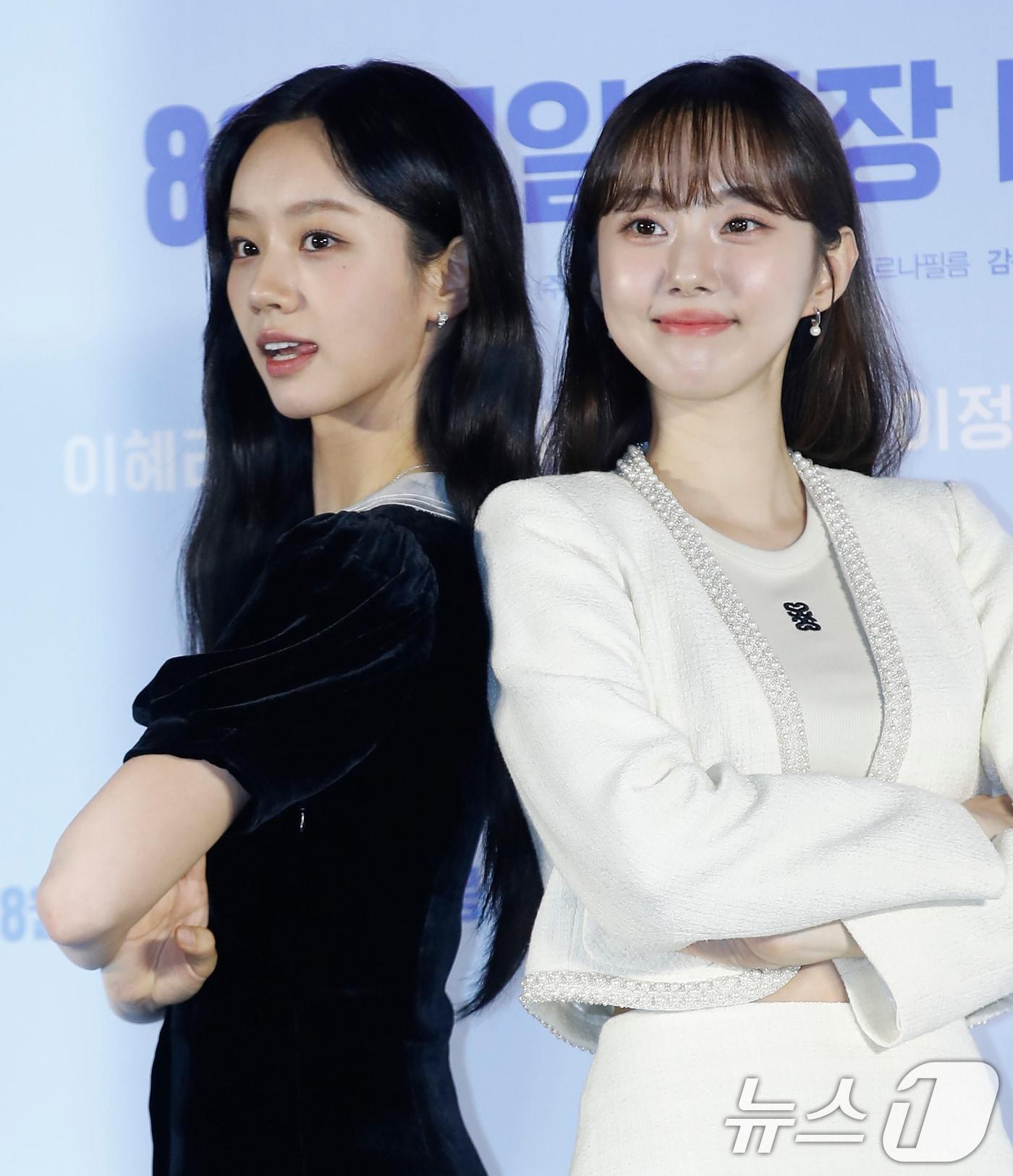 본문 이미지 - 배우 이혜리와 박세완(오른쪽)이 10일 서울 광진구 롯데시네마 건대입구에서 열린 영화 '빅토리'(감독 박범수) 제작보고회에서 포즈를 취하고 있다. '빅토리'는 오직 열정만큼은 충만한 생판 초짜 치어리딩 동아리 '밀레니엄 걸즈'가 신나는 댄스와 가요로 모두를 응원하는 이야기를 그린 작품이다. 2024.7.10./뉴스1 ⓒ News1 권현진 기자