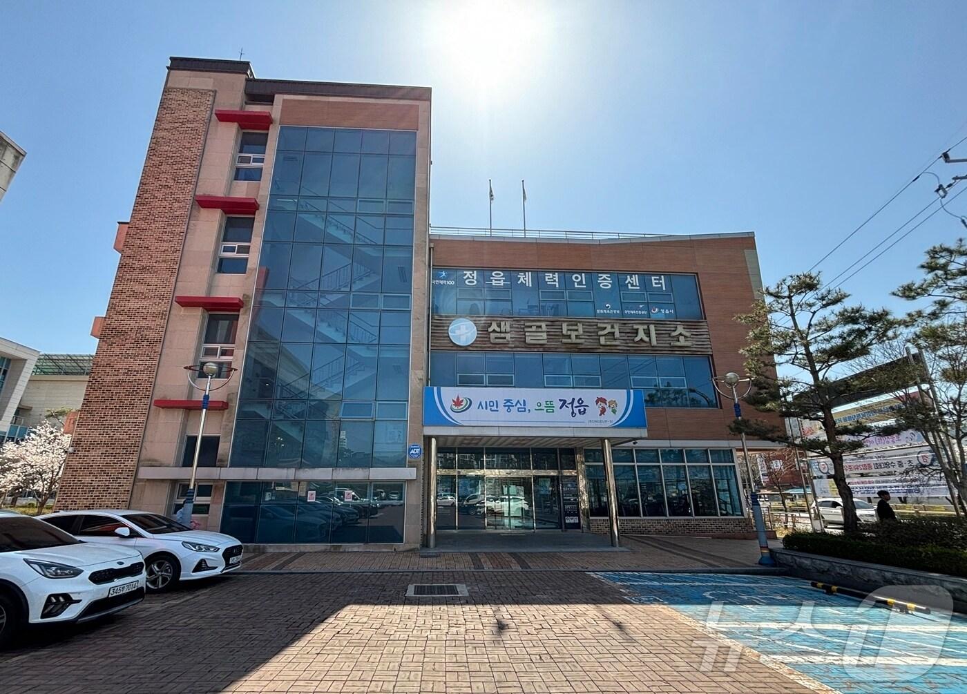 본문 이미지 - 정읍시가 국토교통부 ‘2024년 공공건축물 그린리모델링 공모사업’에 보건지소 2개소가 선정됐다. 샘골보건지소 전경(정읍시 제공)2024.7.10/뉴스1 