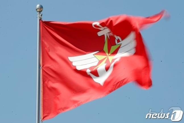본문 이미지 - 국방부 깃발. 2021.6.4/뉴스1 ⓒ News1 이승배 기자