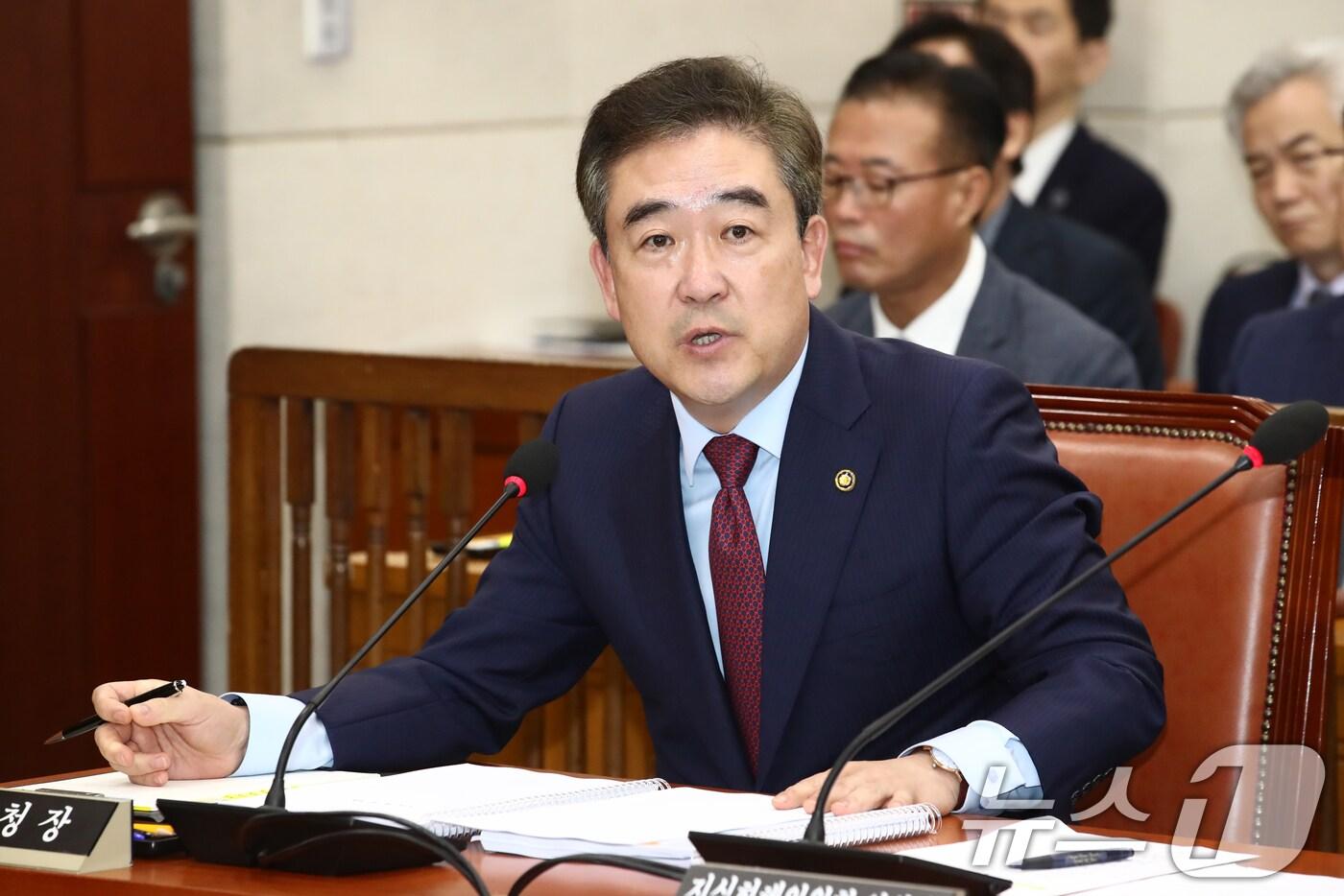 본문 이미지 - 윤희근 경찰청장이 11일 오전 서울 여의도 국회에서 열린 행정안전위원회 전체회의에 출석해 의원 질의에 답하고 있다. 2024.7.11/뉴스1 ⓒ News1 이광호 기자