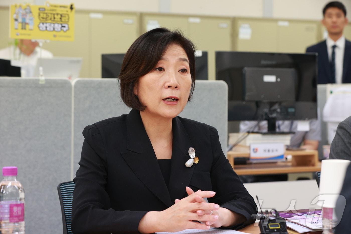 오영주 중소벤처기업부 장관이 소상공인 종합대책 집행 현장 긴급 점검을 진행하며 발언하고 있다.(중소벤처기업부 제공)