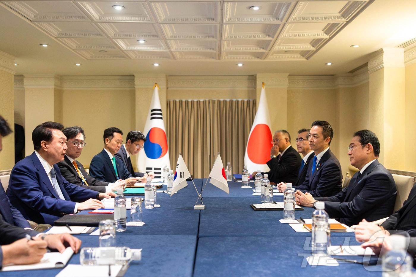 윤석열 대통령이 10일(현지시간) 미국 워싱턴DC 한 호텔에서 기시다 후미오 일본 총리와 한-일 정상회담을 하고 있다. (대통령실 제공) 2024.7.11/뉴스1 ⓒ News1 송원영 기자