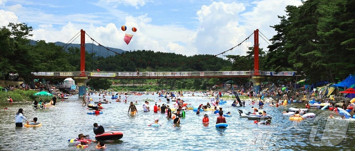본문 이미지 - 거창 수승대 야외 물놀이장(거창군 제공).
