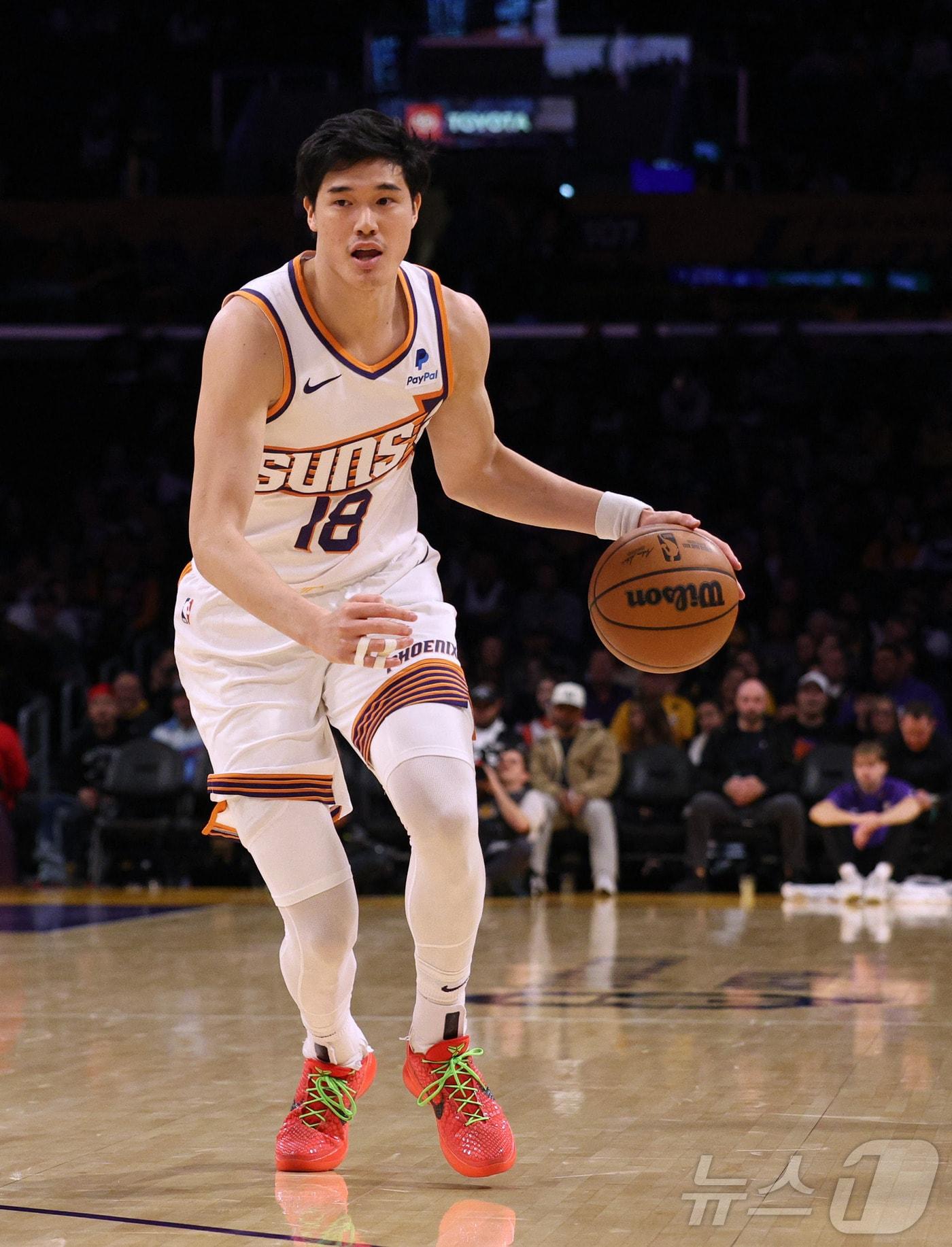 본문 이미지 - NBA 피닉스에서활동하던 일본 농구선수 와타나베 유타. ⓒ AFP=뉴스1