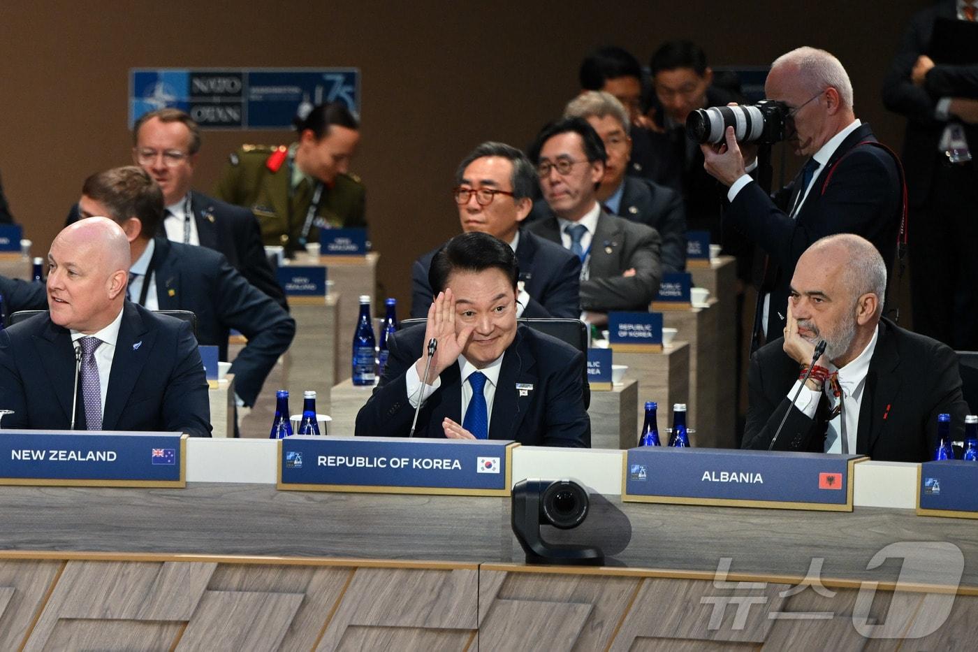 윤석열 대통령이 7월 11일(현지시간) 미국 워싱턴DC 월터 E. 워싱턴 컨벤션센터에서 열린 북대서양조약기구(NATO·나토) 동맹국 및 파트너국 정상회의에 참석하고 있다. (대통령실 제공) 2024.7.12/뉴스1 ⓒ News1 박지혜 기자