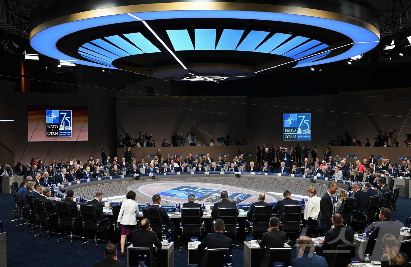 지난해 7월 윤석열 대통령이 미국 워싱턴DC 월터 E. 워싱턴 컨벤션센터에서 열린 북대서양조약기구&#40;NATO·나토&#41; 동맹국 및 파트너국 정상회의에 참석하고 있다. &#40;대통령실 제공&#41; 2024.7.12/뉴스1 ⓒ News1 박지혜 기자