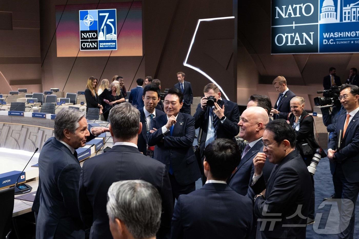 북대서양조약기구(NATO·나토) 정상회의에 참석한 윤석열 대통령이 11일(현지시간) 미국 워싱턴DC 월터 E. 워싱턴 컨벤션센터에서 열린 한국·일본·호주·뉴질랜드 4개국(IP4) 정상회동에 참석하고 있다. (대통령실 제공) 2024.7.12/뉴스1 ⓒ News1 박지혜 기자