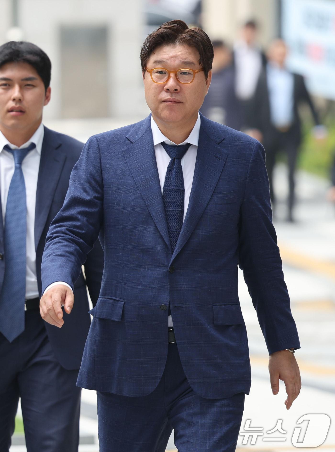 본문 이미지 - 대북송금 관련 혐의로 기소된 김성태 전 쌍방울그룹 회장이 12일 오후 경기 수원시 영통구 수원지방법원에서 열린 선고 공판에 출석하고 있다. (공동취재) 2024.7.12/뉴스1 ⓒ News1 김영운 기자