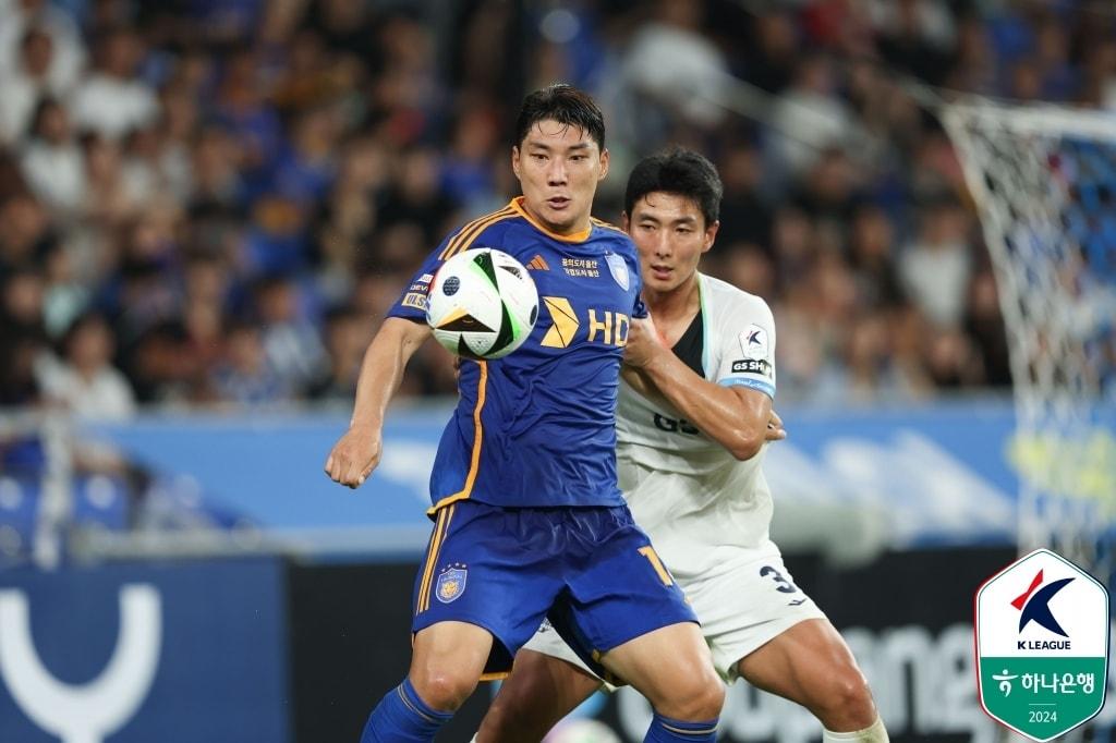 본문 이미지 - 울산HD 주민규가 13일 열린 울산 문수축구장에서 FC서울과 하나은행 K리그1 2024 23라운드에서 후반 48분 결승 골을 넣어 팀의 1-0 승리를 이끌었다. (한국프로축구연맹 제공)