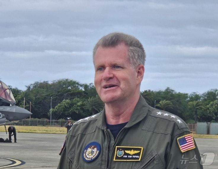 본문 이미지 - 사무엘 파파로 미국 인도태평양사령관(해군 대장)이 11일(현지시각) 하와이 히캄 공군기지에서 한국 취재진과 첫 인터뷰를 하고 있다. 2024.7.11/뉴스1 ⓒ News1 박응진 기자