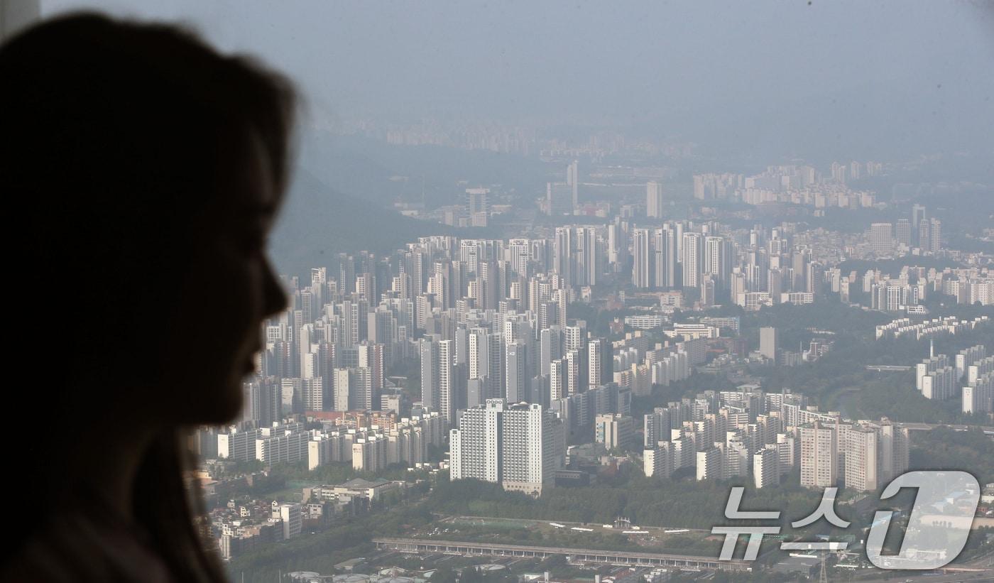 서울 송파구 롯데월드타워 서울스카이에서 바라본 서울시내 아파트 단지 모습. 2024.7.14/뉴스1 ⓒ News1 임세영 기자