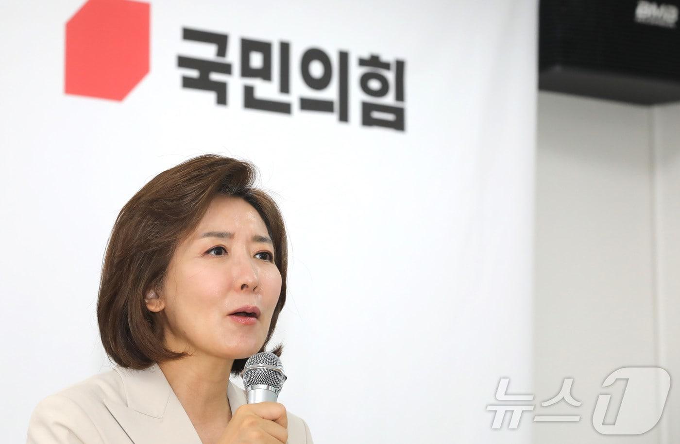 본문 이미지 - 국민의힘 나경원 당 대표 후보가 14일 제주도당에서 진행한 당원간담회에서 모두발언을 하고 있다. 2024.7.14 /뉴스1 ⓒ News1 강승남 기자