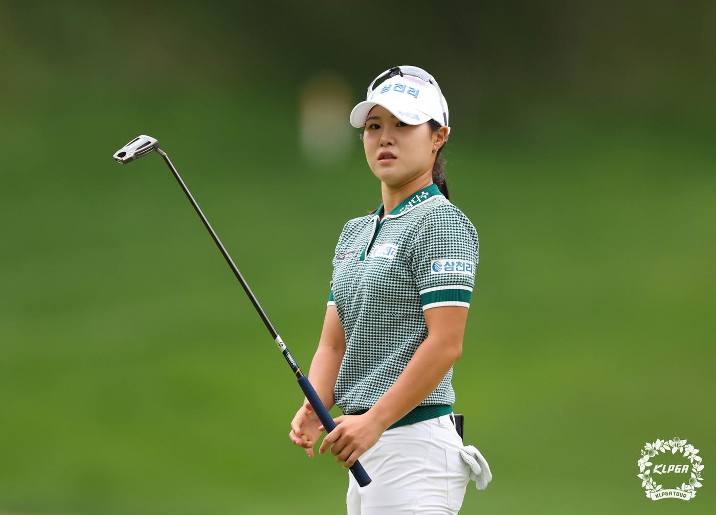 본문 이미지 - 고지우가 14일 강원도 정선에 위치한 하이원CC에서 열린 '하이원 리조트 여자오픈' FR 4번홀에서 퍼팅을 하고 있다. (KLPGT 제공) 2024.7.14/뉴스1 ⓒ News1 송원영 기자