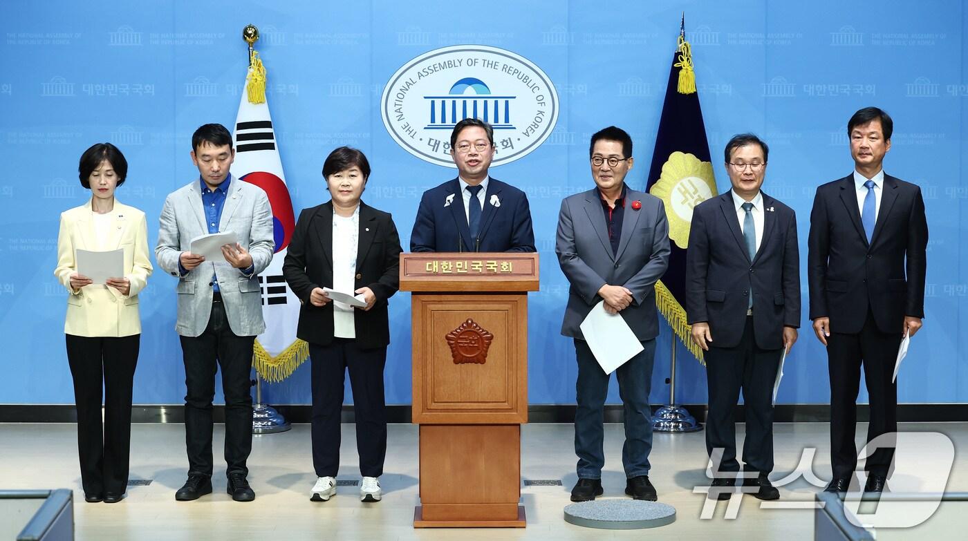 본문 이미지 - 국회 법제사법위원회 소속 더불어민주당과 조국혁신당 의원. /뉴스1 ⓒ News1 김민지 기자