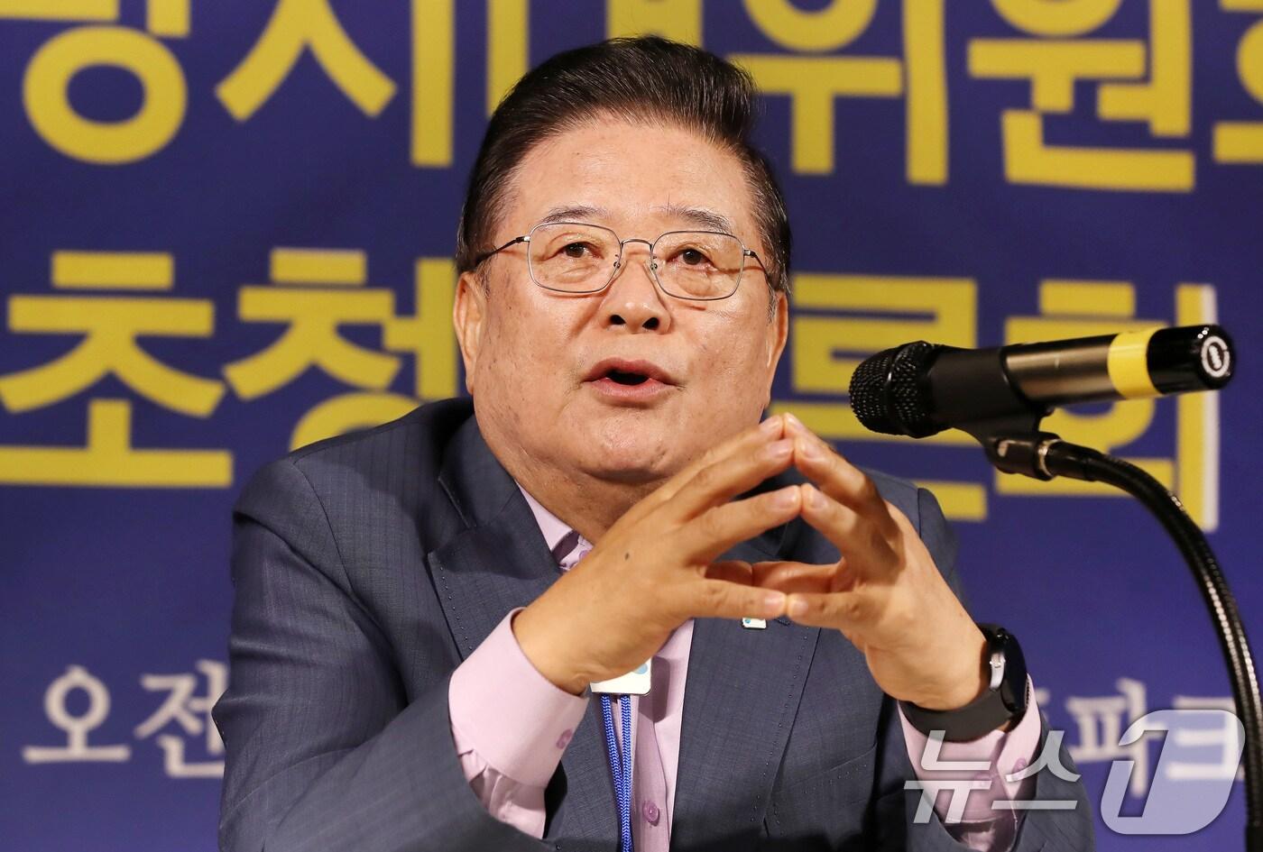 본문 이미지 - 우동기 지방시대위원회 위원장이 15일 오전 대구 남구 이천동 대구아트파크에서 열린 아시아포럼21 초청토론회에 참석해 발언하고 있다. 2024.7.15/뉴스1 ⓒ News1 공정식 기자