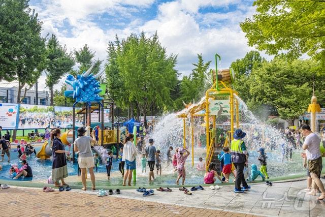 본문 이미지 - 대구 서구 이현공원 어린이 물놀이장 (대구 서구 제공)