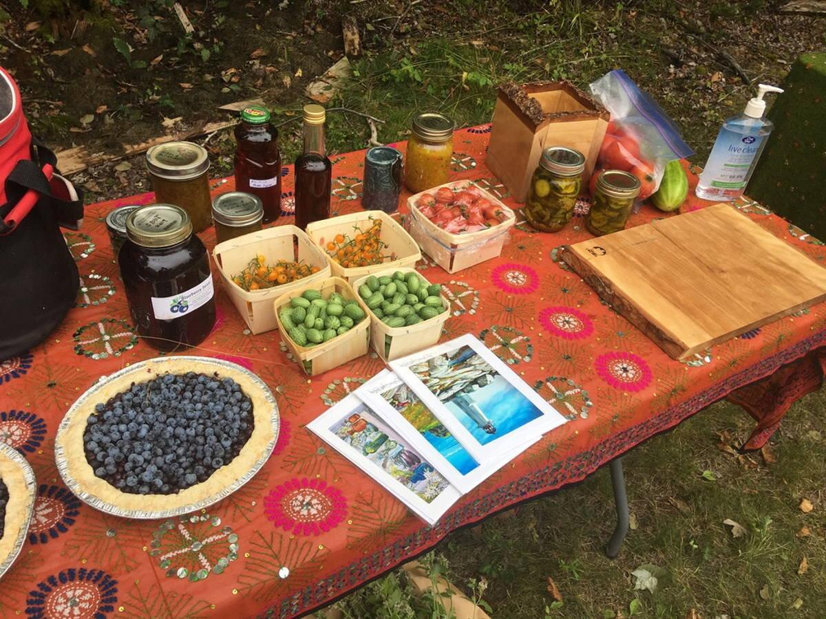 본문 이미지 - 캐나다 노바스코샤주에 있는지역 커뮤니티센터로 다양한 프로그램과 함께 지역민들이 참여하는 물물교환 행사도 함께 주관한다. 2024.07.15/&lt;출처:Life.School.House 홈페이지&gt;