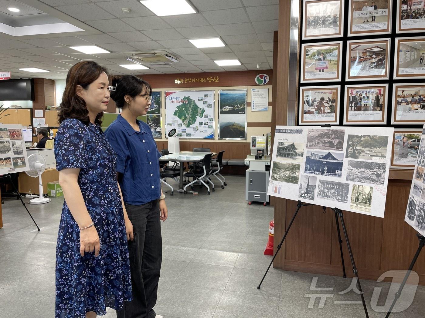 본문 이미지 - 15일 양산시 하북면 행정복지센터에서 열리고 있는 추억의 사진전.(양신시 제공)