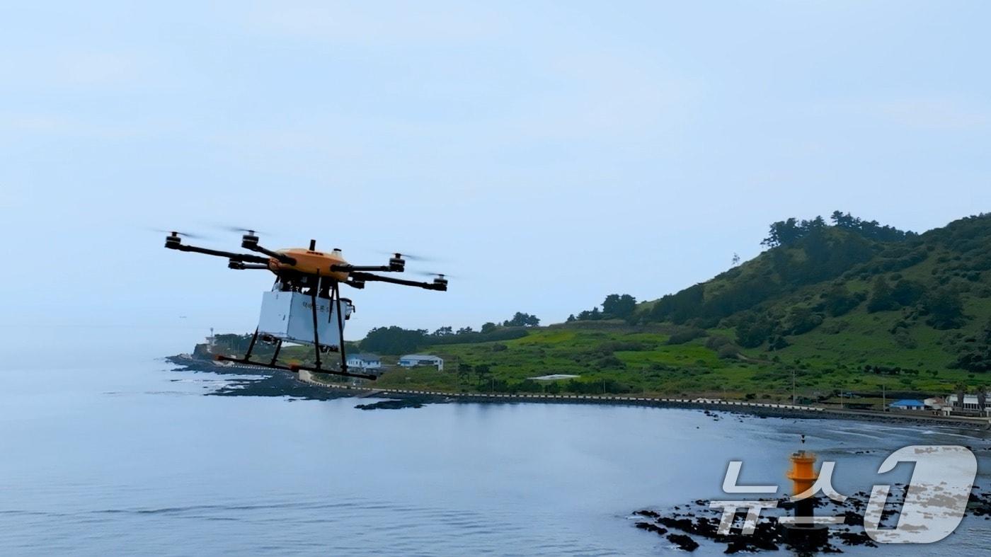 본문 이미지 - 삼성전자가 제주도∙여수∙통영의 인근 섬 지역을 대상으로 드론 배송 서비스'를 실시하고 있다. (삼성전자 제공) ⓒ 뉴스1