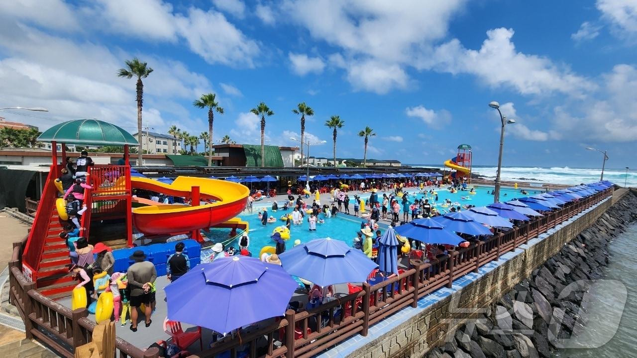 본문 이미지 - 남원용암해수풀장(서귀포시 제공)