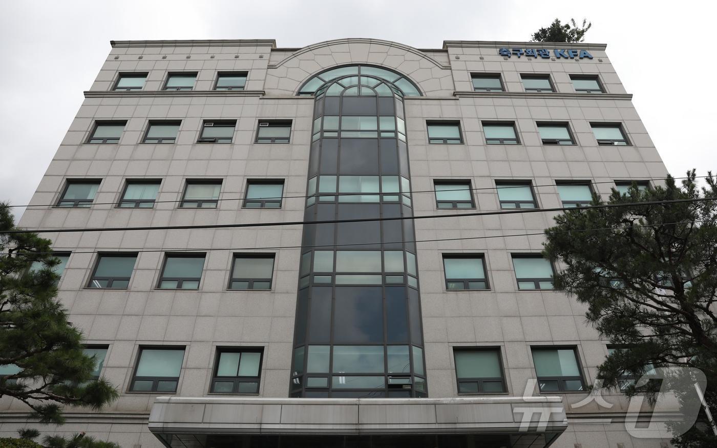 본문 이미지 - 한국프로축구연맹이 위치한 축구회관 전경. 2024.7.16/뉴스1 ⓒ News1 이강 기자