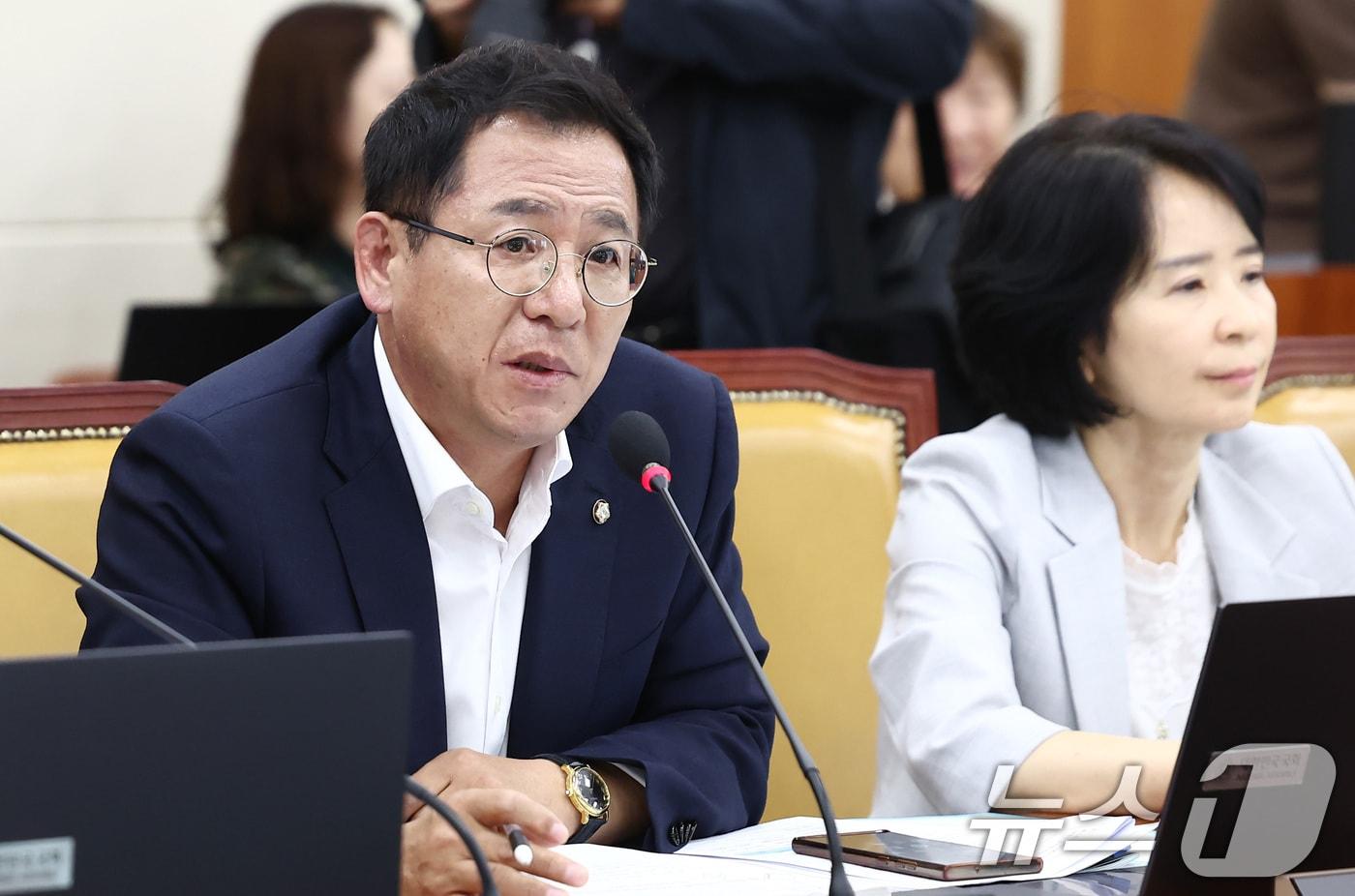 본문 이미지 - 국회 과학기술정보방송통신위원회 소속 이상휘 국민의힘 미디어특위 위원장이 16일 서울 여의도 국회에서 열린 과학기술정보방송통신위원회 전체회의에서 발언하고 있다. 2024.7.16/뉴스1 ⓒ News1 김민지 기자