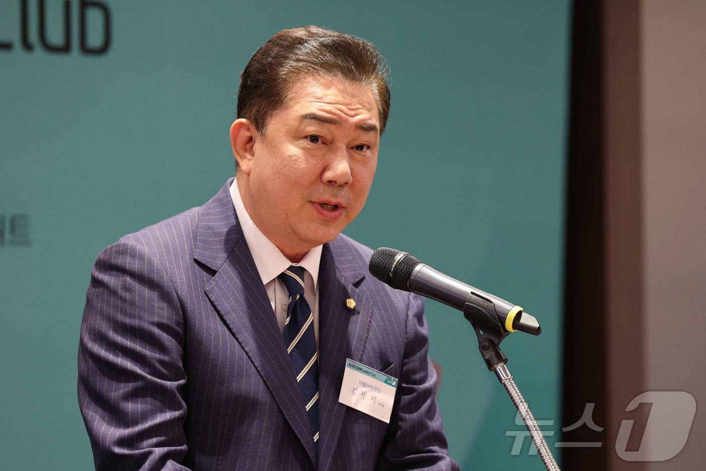 김병기 더불어민주당 의원이 17일 오전 서울 중구 롯데호텔에서 열린 제6회 뉴스1 블록체인 리더스클럽에서 축사를 하고 있다. 2024.7.17/뉴스1 ⓒ News1 신웅수 기자