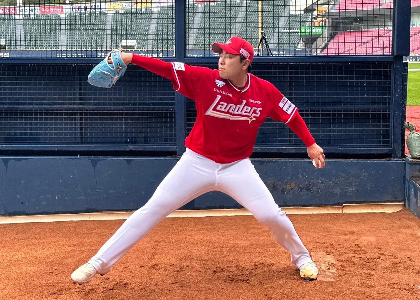 본문 이미지 - 15일 제대 후 SSG에 합류한 좌완 김택형 (SSG 랜더스 제공)