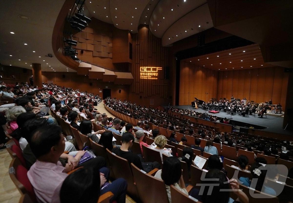 본문 이미지 - '2024 WASBE 세계관악컨퍼런스 광주' 메인 콘서트가 전석 매진되며 인기를 실감케 하고 있다.(광주시 제공)