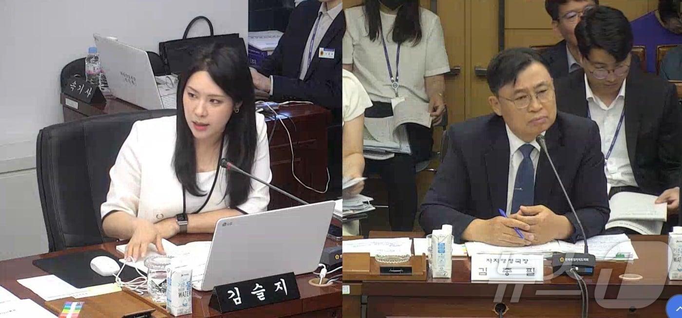 17일 전북자치도의회 기획행정위원회 업무보고에서 김종필 자치행정국장(오른쪽)이 김슬지 의원의 질의에 답변하고 있다.2024.7.17/뉴스1