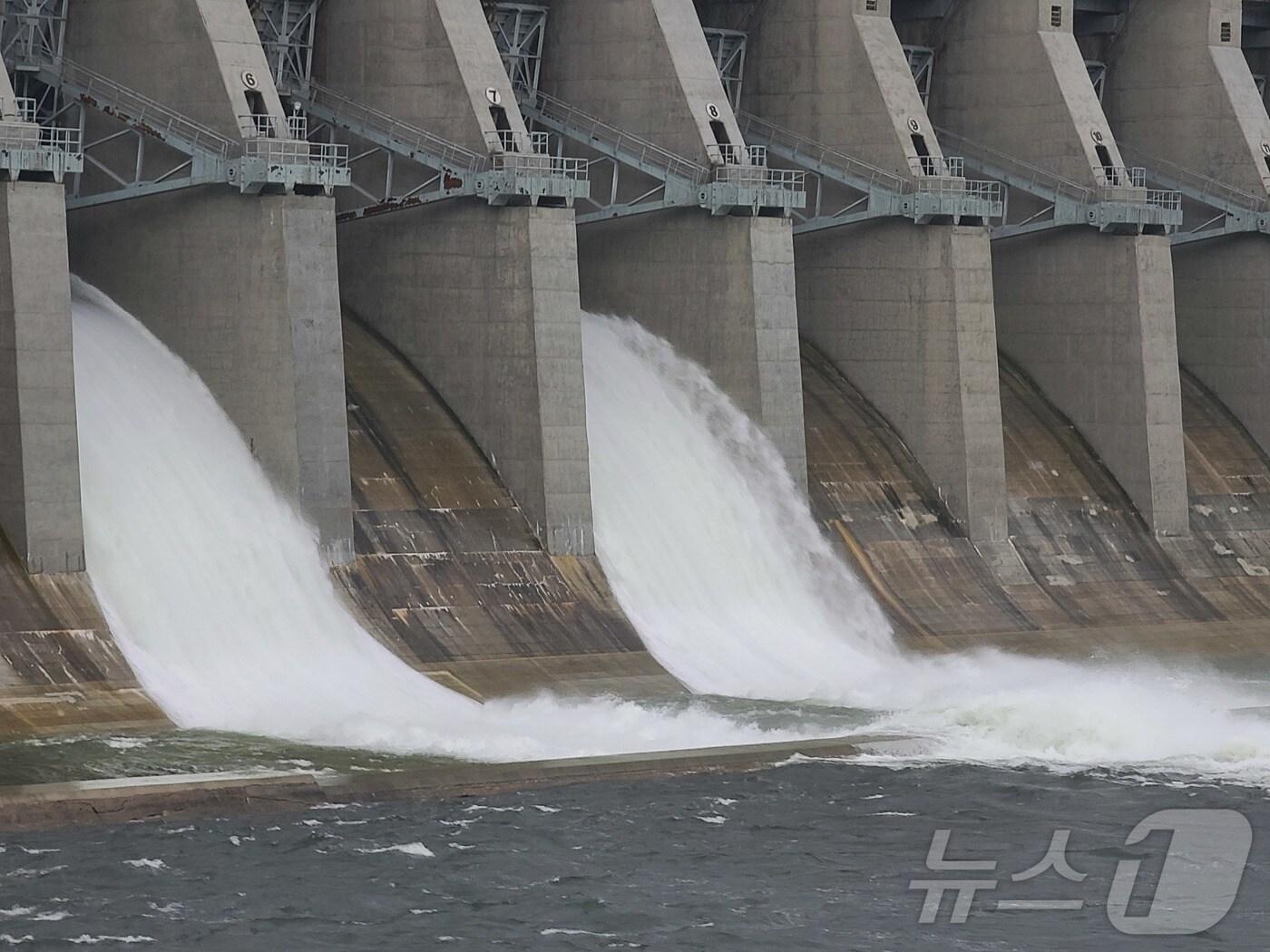본문 이미지 - 댐 방류 자료사진./뉴스1 DB