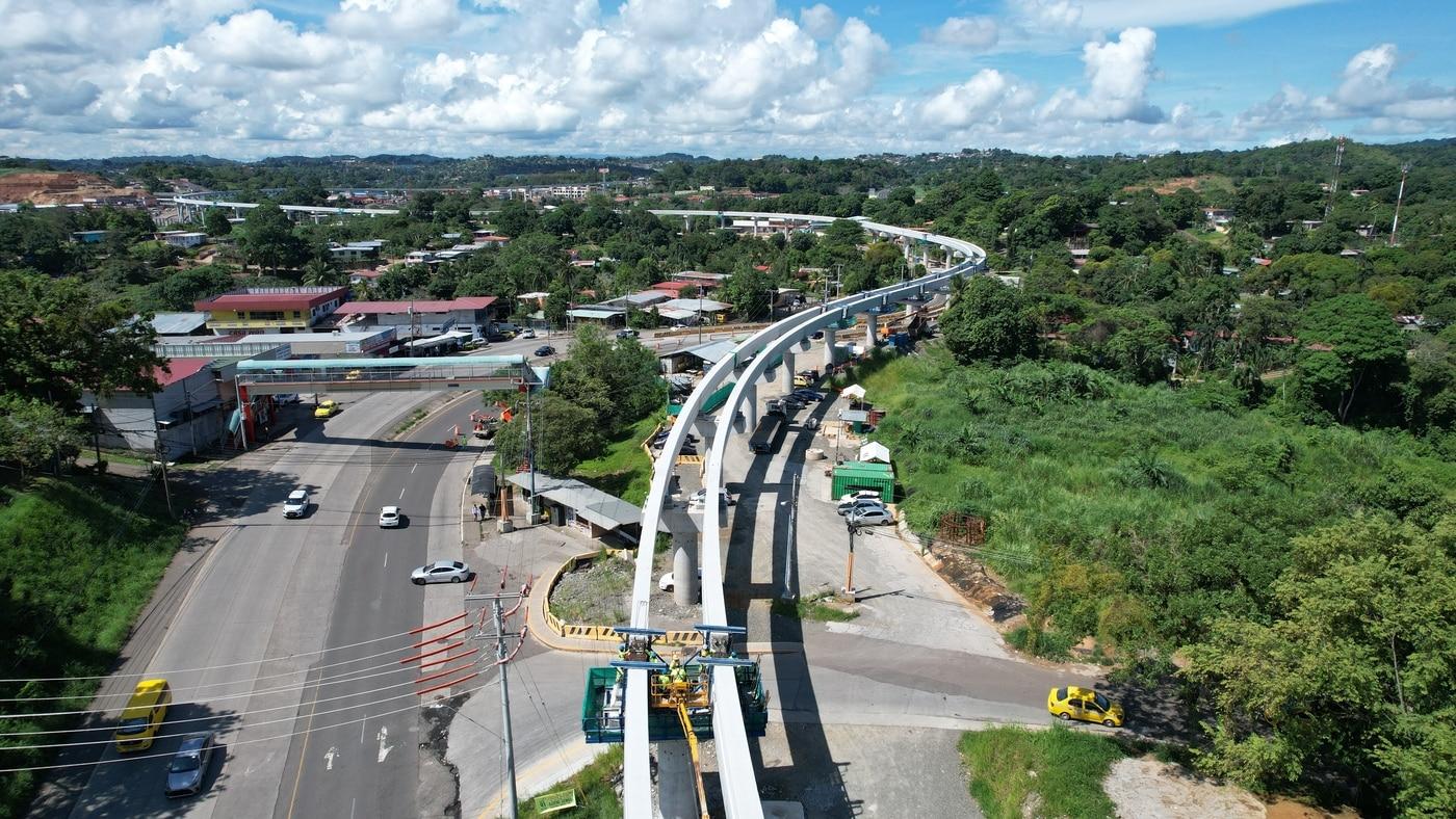 현대건설이 건설 중인 파나마 메트로 3호선 현장에 설치된 '콘크리트 궤도 빔' 모습.(현대건설 제공)