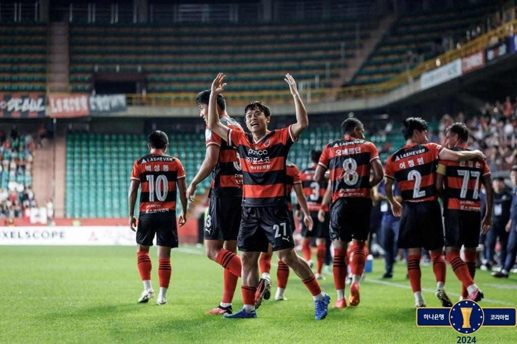 본문 이미지 - 포항 스틸러스가 서울을 꺾고 코리아컵 4강에 진출했다.(대한축구협회 제공) 