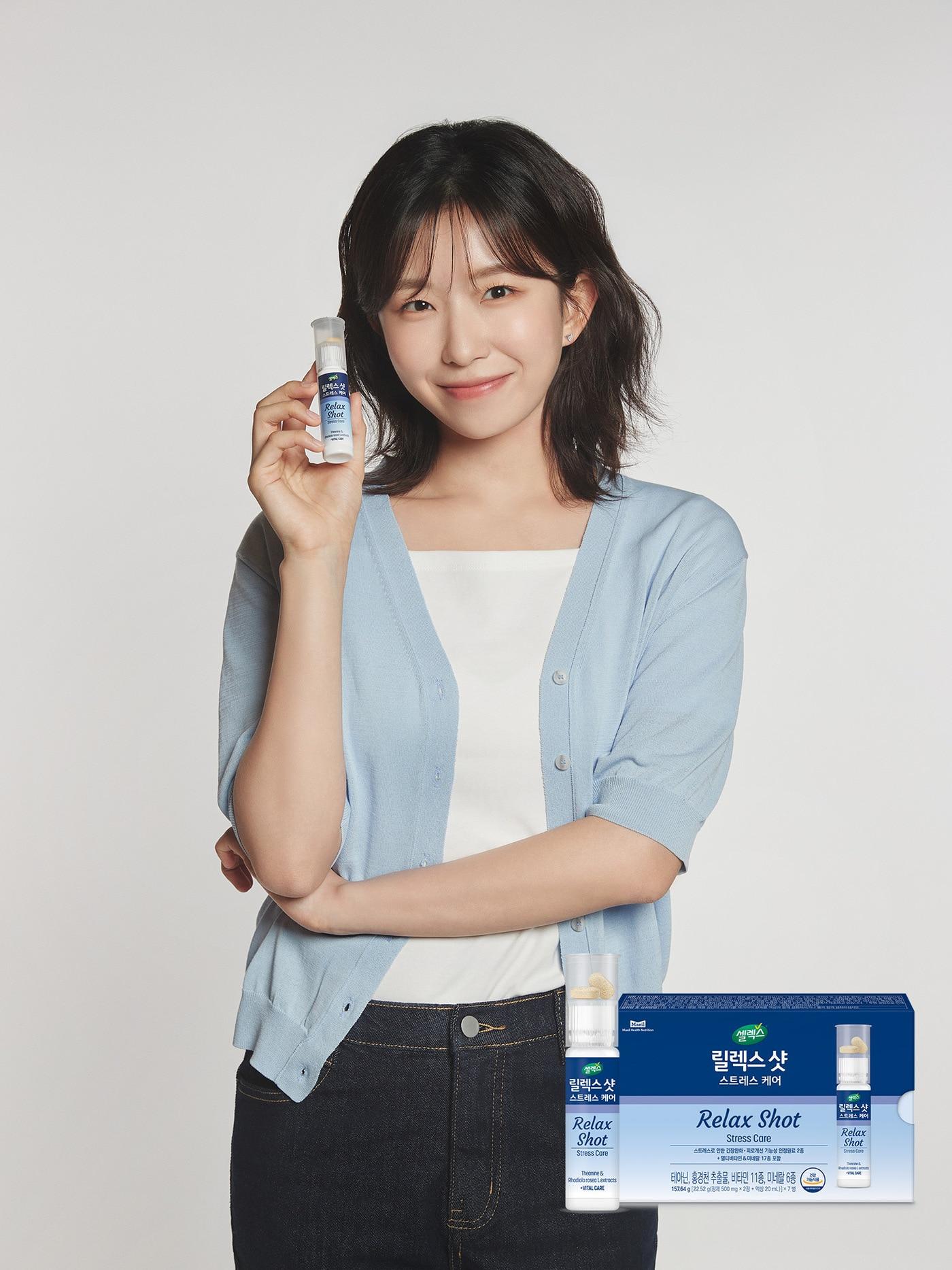 본문 이미지 - 매일헬스뉴트리션이 광고계 블루칩으로 떠오른 예능 스타 배우 윤가이와 함께한 신제품 '셀렉스 릴렉스 샷 스트레스 케어' 광고 캠페인 영상을 18일 공개했다..(매일헬스뉴트리션제공)